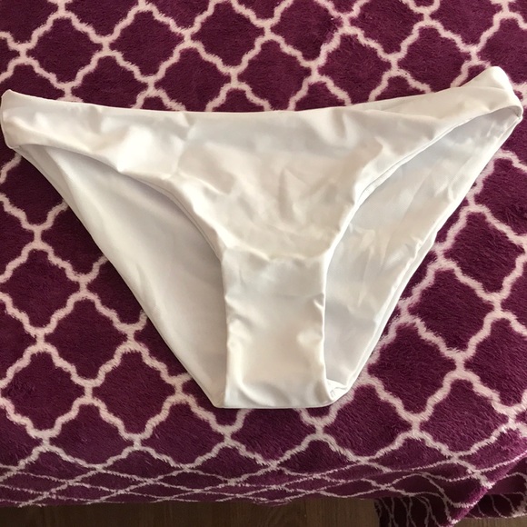 Bikini - Picture 2 of 3